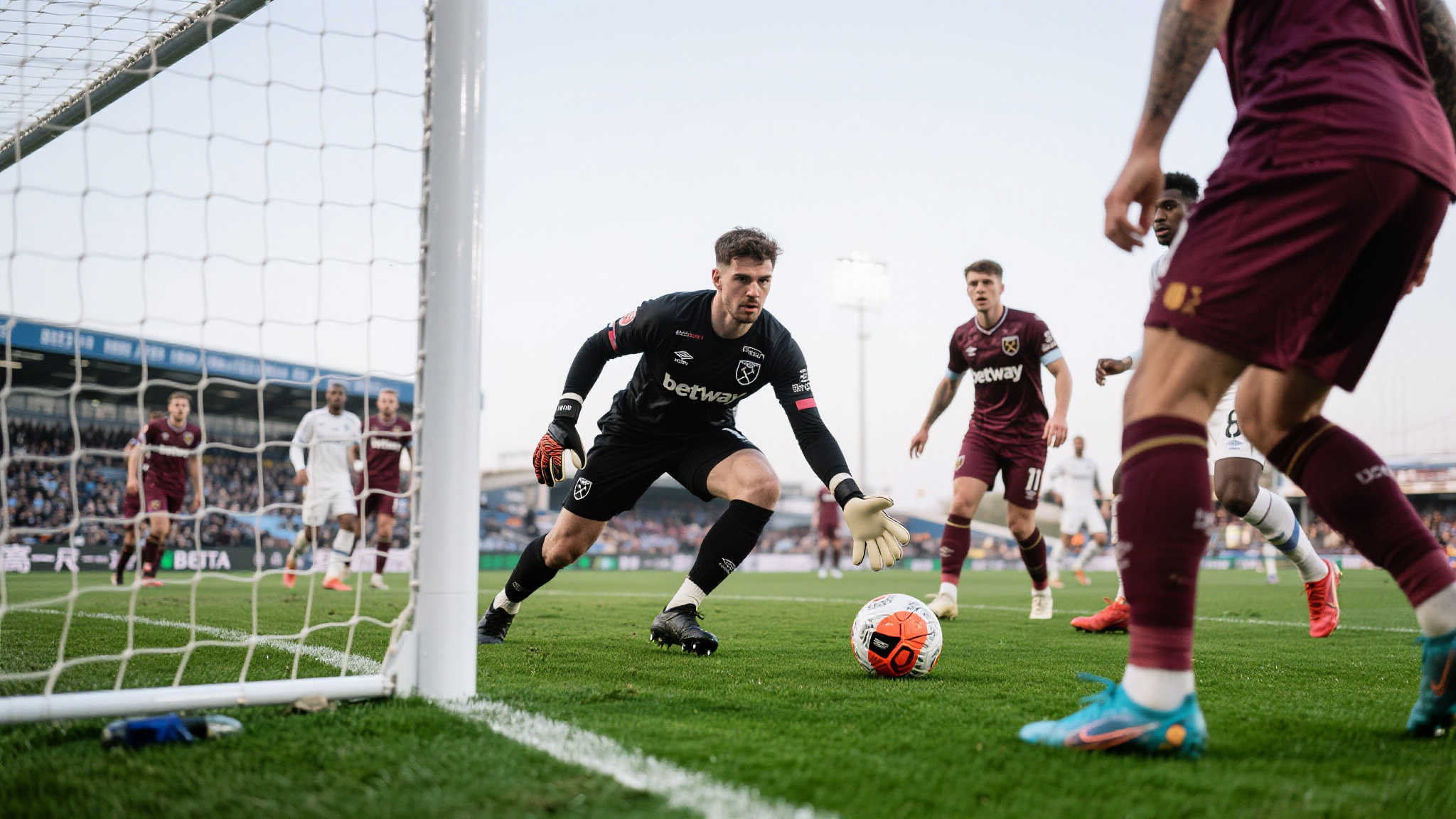 蒙蒂尔远射造成变线破门，库尔图瓦无力阻挡零封奖失之交臂